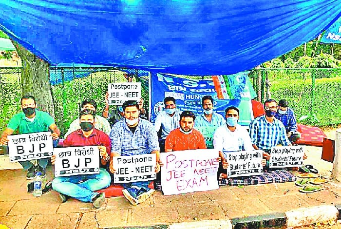 students warning to punjab university to sort out fees issue