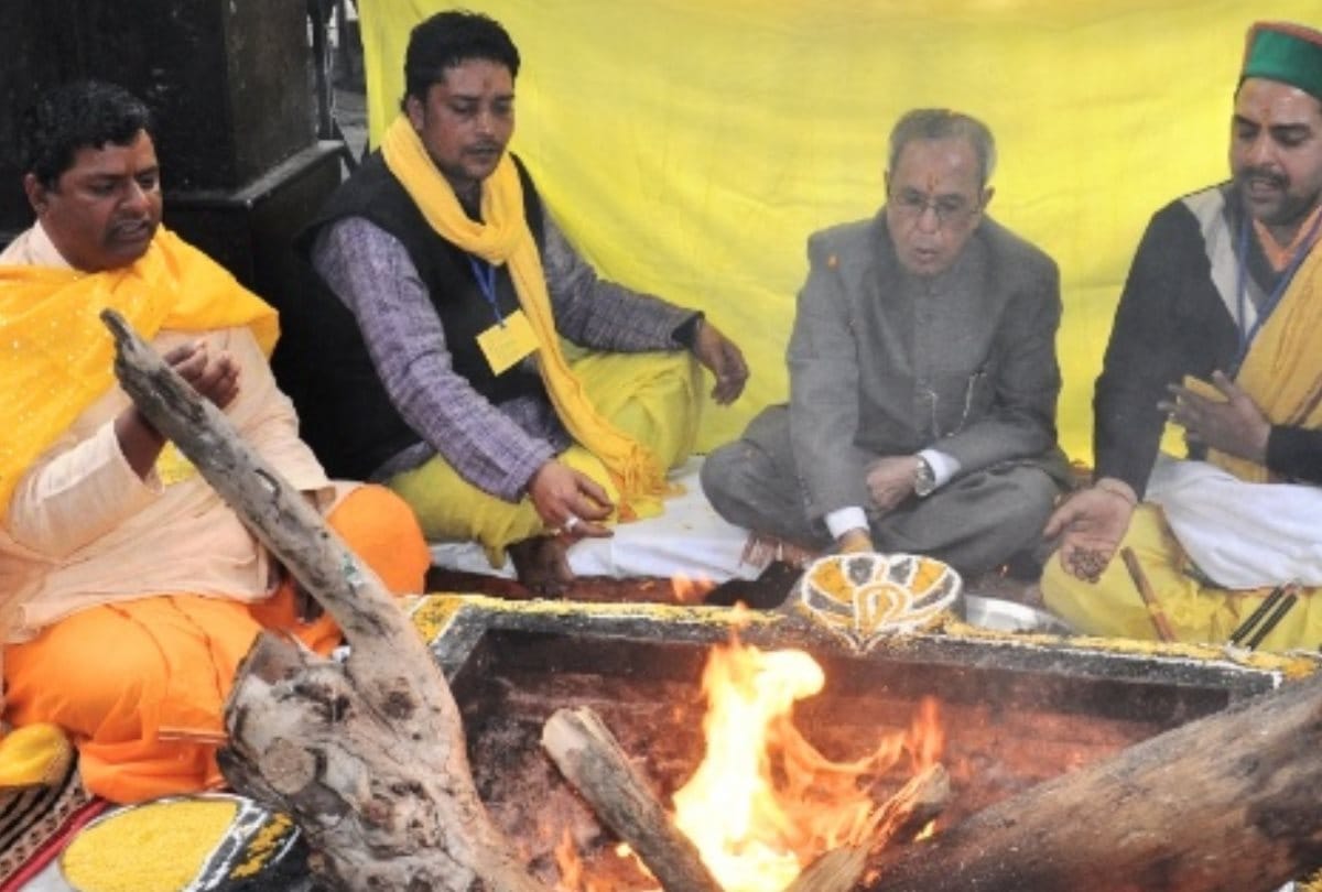 Pranab Mukherjee Paid Obeisance At Baglamukhi Temple In Kangra Himachal Pradesh