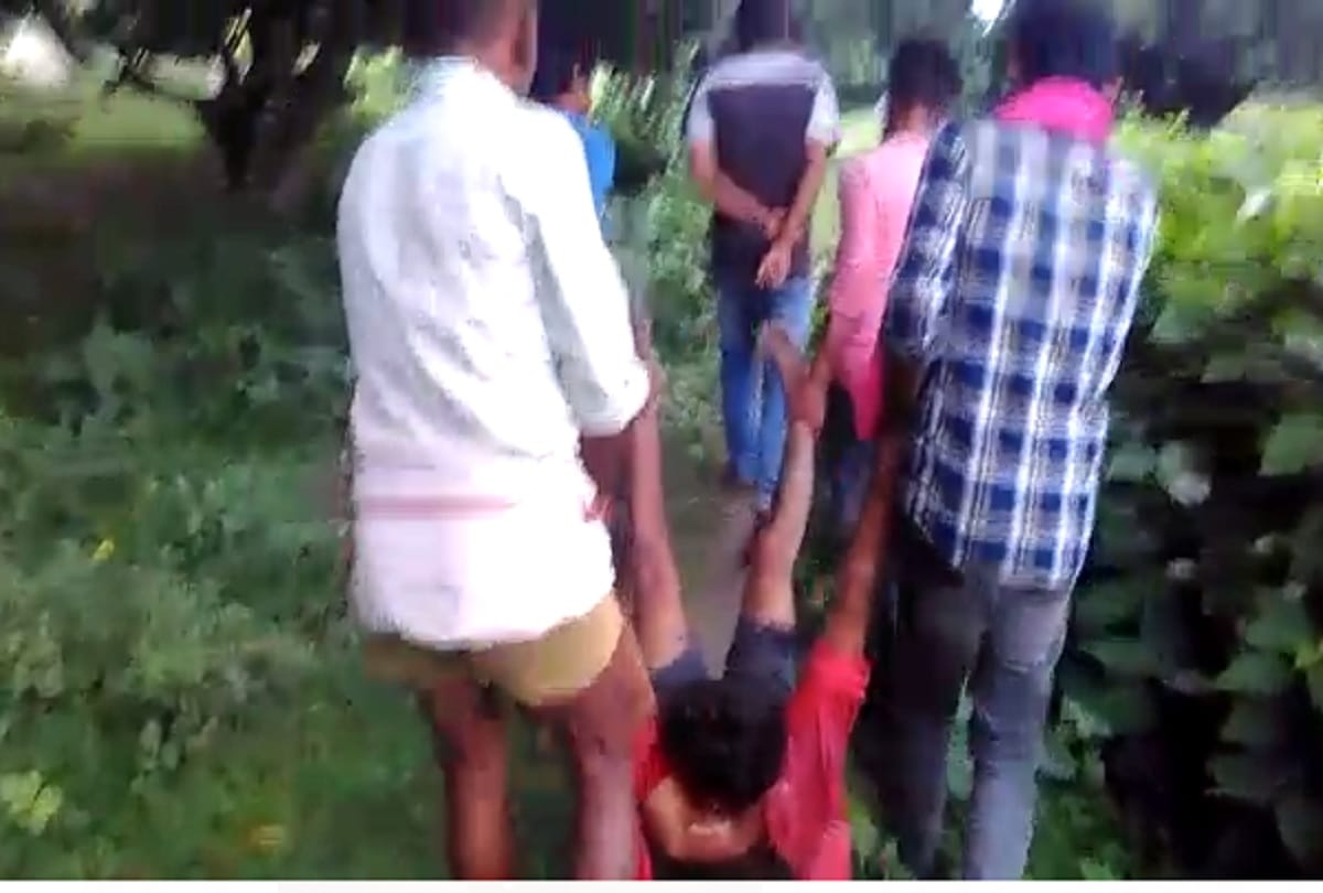 Pratapgarh people beats man accused of harassing girl case registered