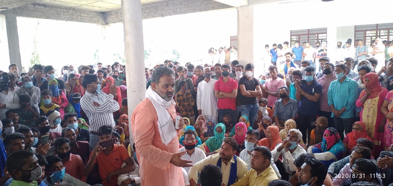 haridwar news: administrative team came after nainital High Court order to remove 15 temples, protest starts, seen in photos