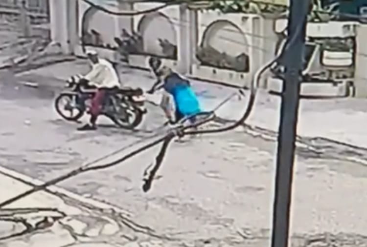 Brave daughter caught mobile snatcher in Jalandhar of Punjab