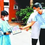सर्जरी के बाद सुरक्षित घर लौटता बच्चा