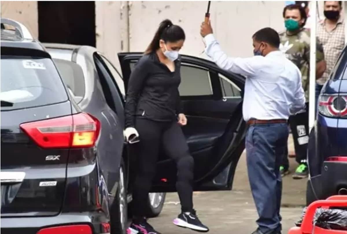 Kareena Kapoor in a Sports Look is busy shooting for back to back photo shoots