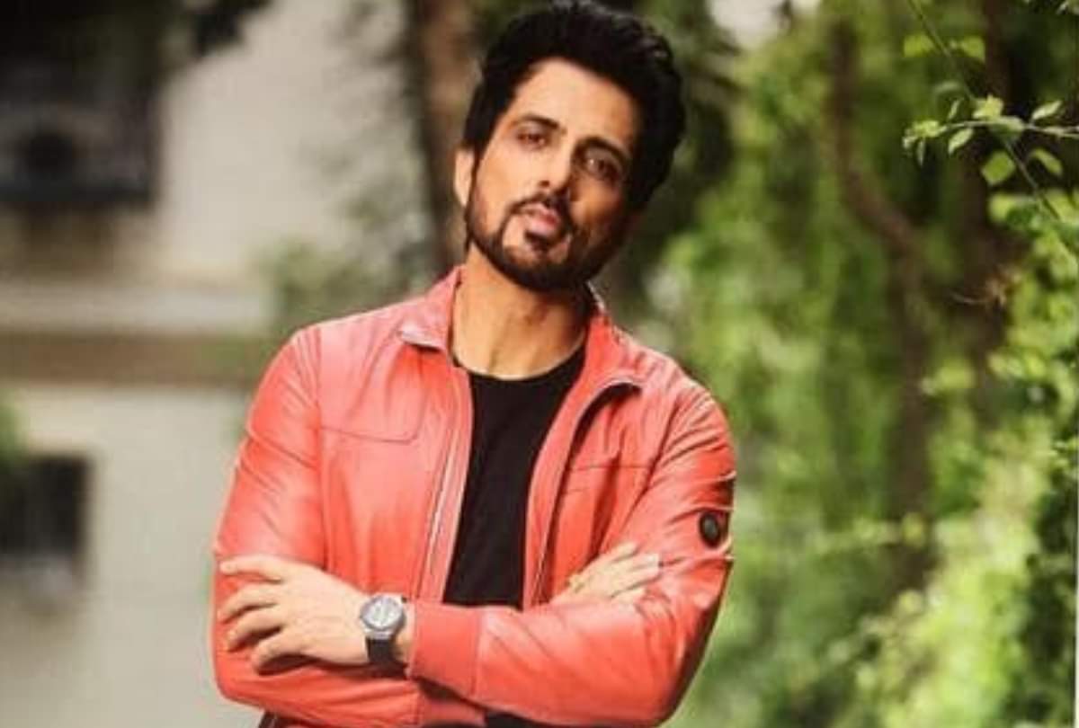 Sonu Sood has come to help for people at hyderabad shooting set