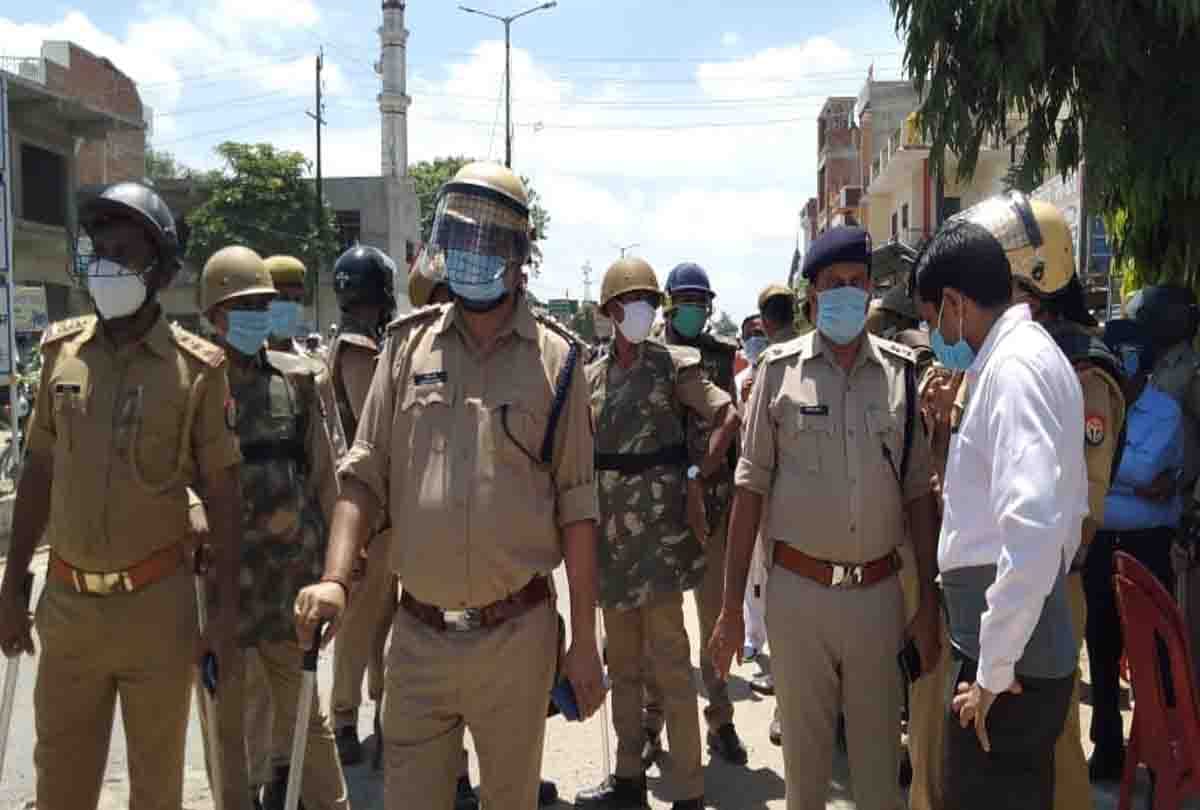 Stoned in SP-BJP supporters during LDB polling in Kannauj, SO injured