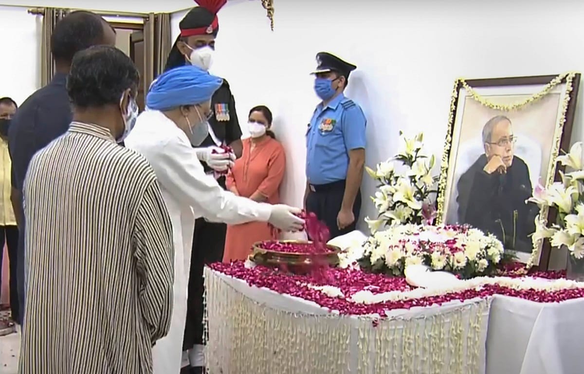 Former President Pranab Mukherjee Known for his simplicity, President, Vice President, Prime Minister pay Homage