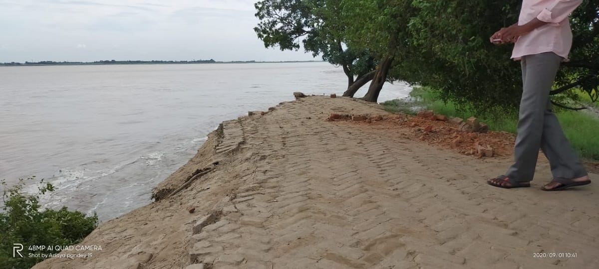 gangepur ring dam on ganghra river broken fear of flood in azamgarh