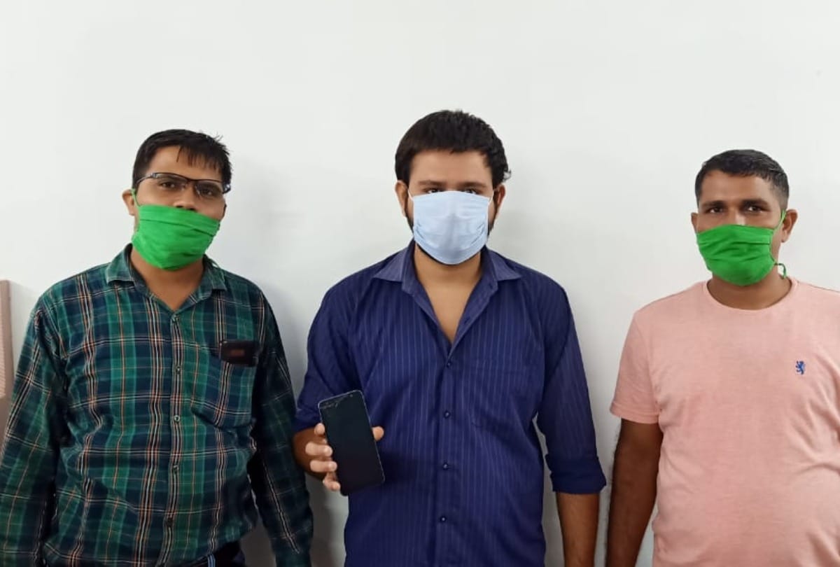 Ghaziabad: Students used to put obscene photos of girls who refuse to do friendship, arrested