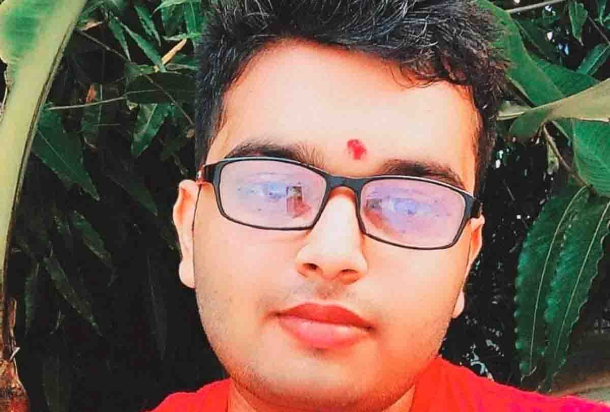 The body of a student preparing for competitive examinations was found hanging in Unnao
