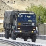 भारत चीन सीमा: Indian Army Vehicle moving towards Ladakh