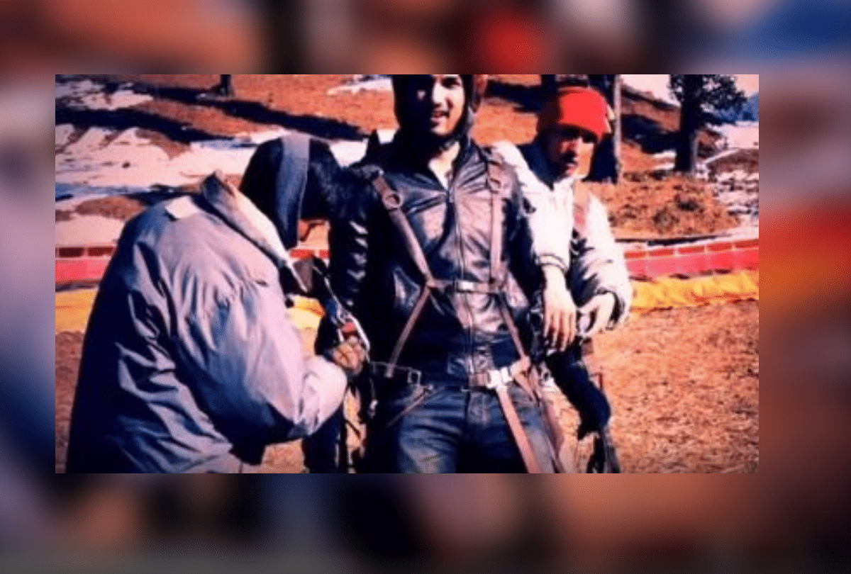 ankita lokhande share the video of sushant singh rajput in which he is doing paragliding