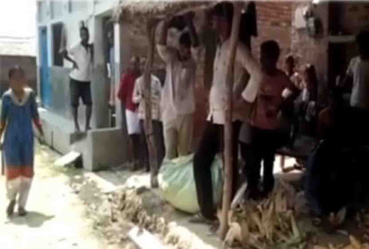 Girlfriend reaches village 300 km away to marry WhatsApp lover