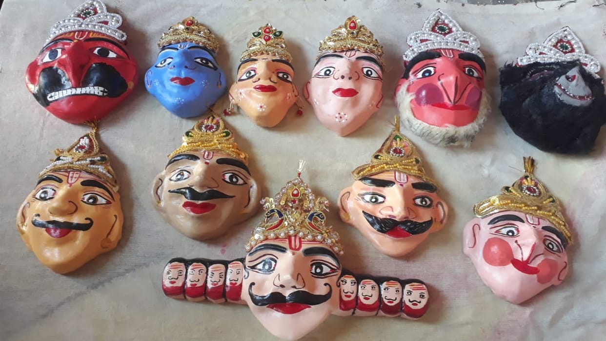 Varanasi: preparing to deliver the characters of Ramlila from door to door
