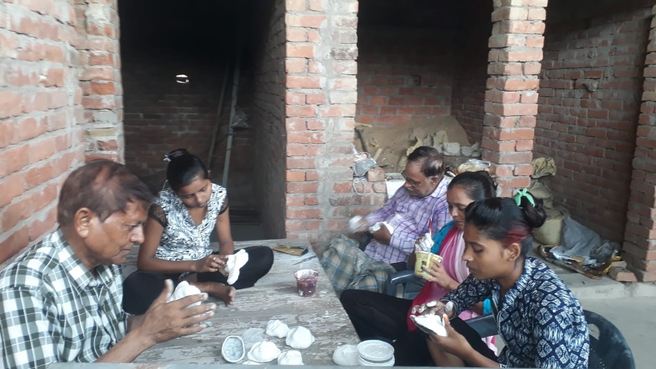 Varanasi: preparing to deliver the characters of Ramlila from door to door