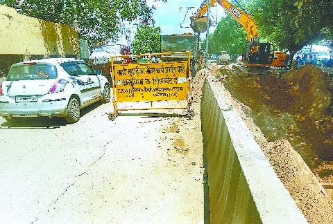 If the danger increases, then Chaupula-Ayub Khan Road closed for heavy vehicles by putting a barrier