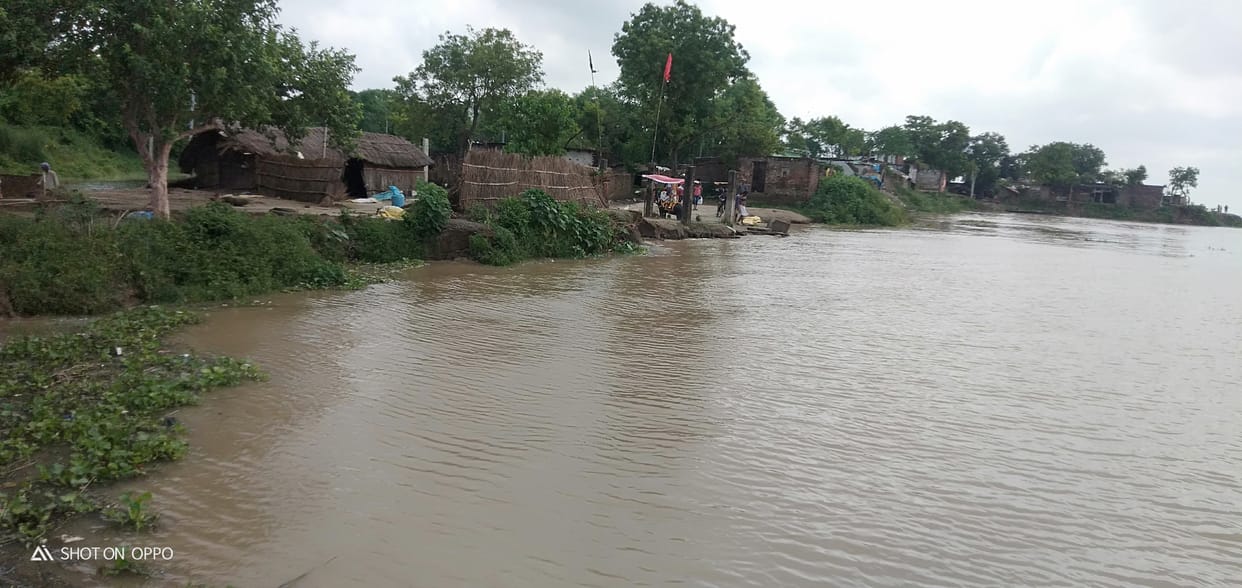 Ganga water moving towards Gopalpur village, all attempts to stop water fail