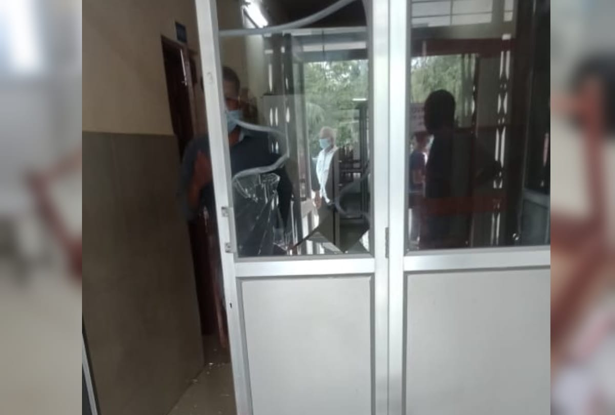 Junior doctors beat lab technician in BRD Medical college gorakhpur