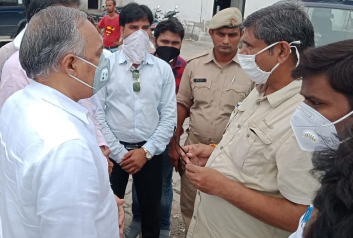 BSP delegation going to Lalganj stopped by police at toll plaza