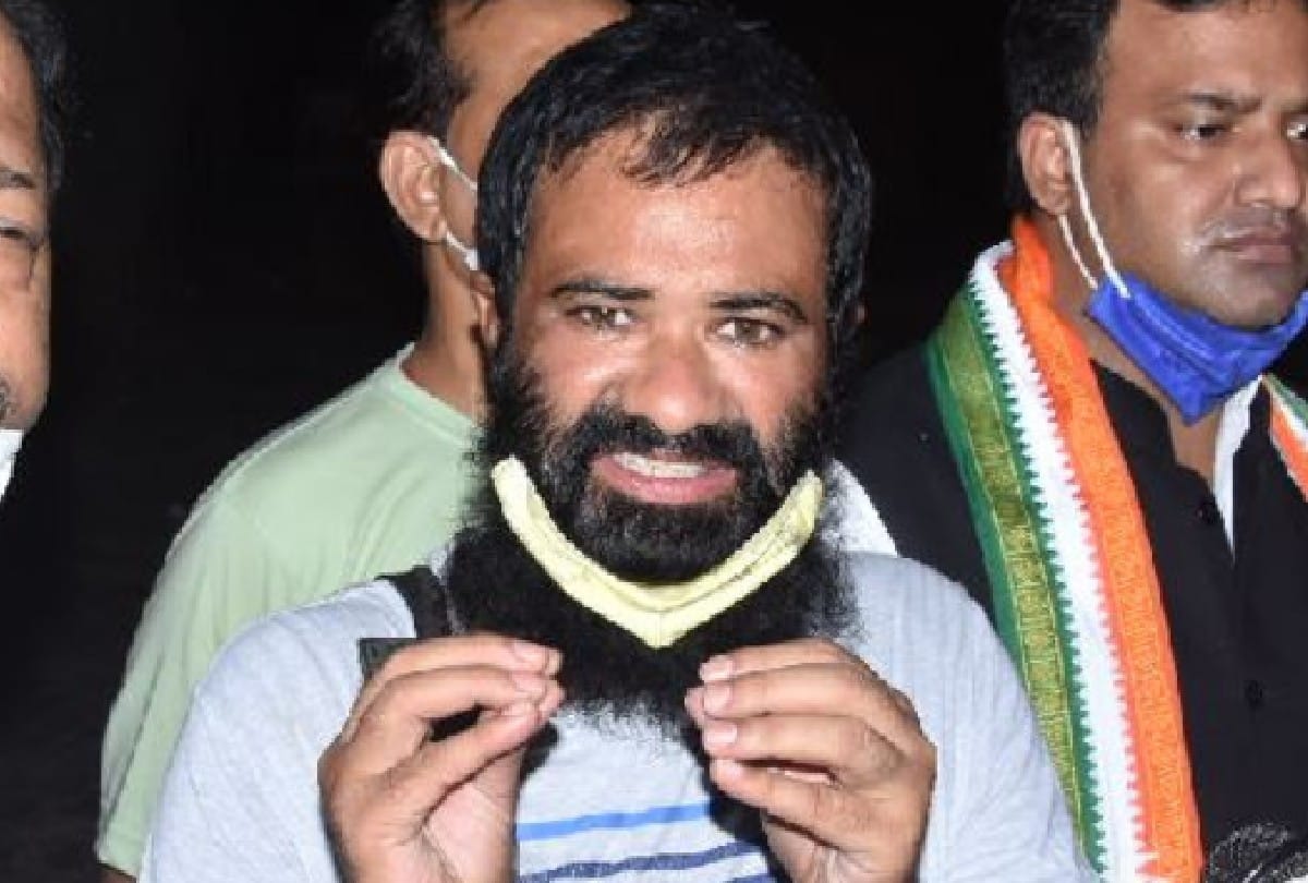 Dr. Kafeel history sheet open by Police in case of oxygen scandal at Gorakhpur