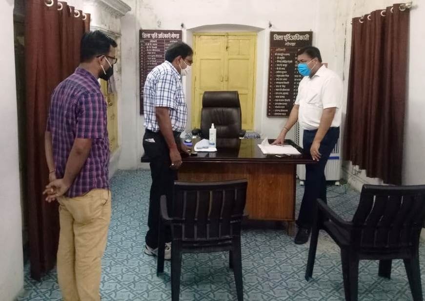 Five workers found absent in collectorate, DM sent report to government