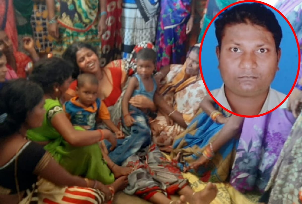 labour died due to Mixer machine over turn in maharajganj