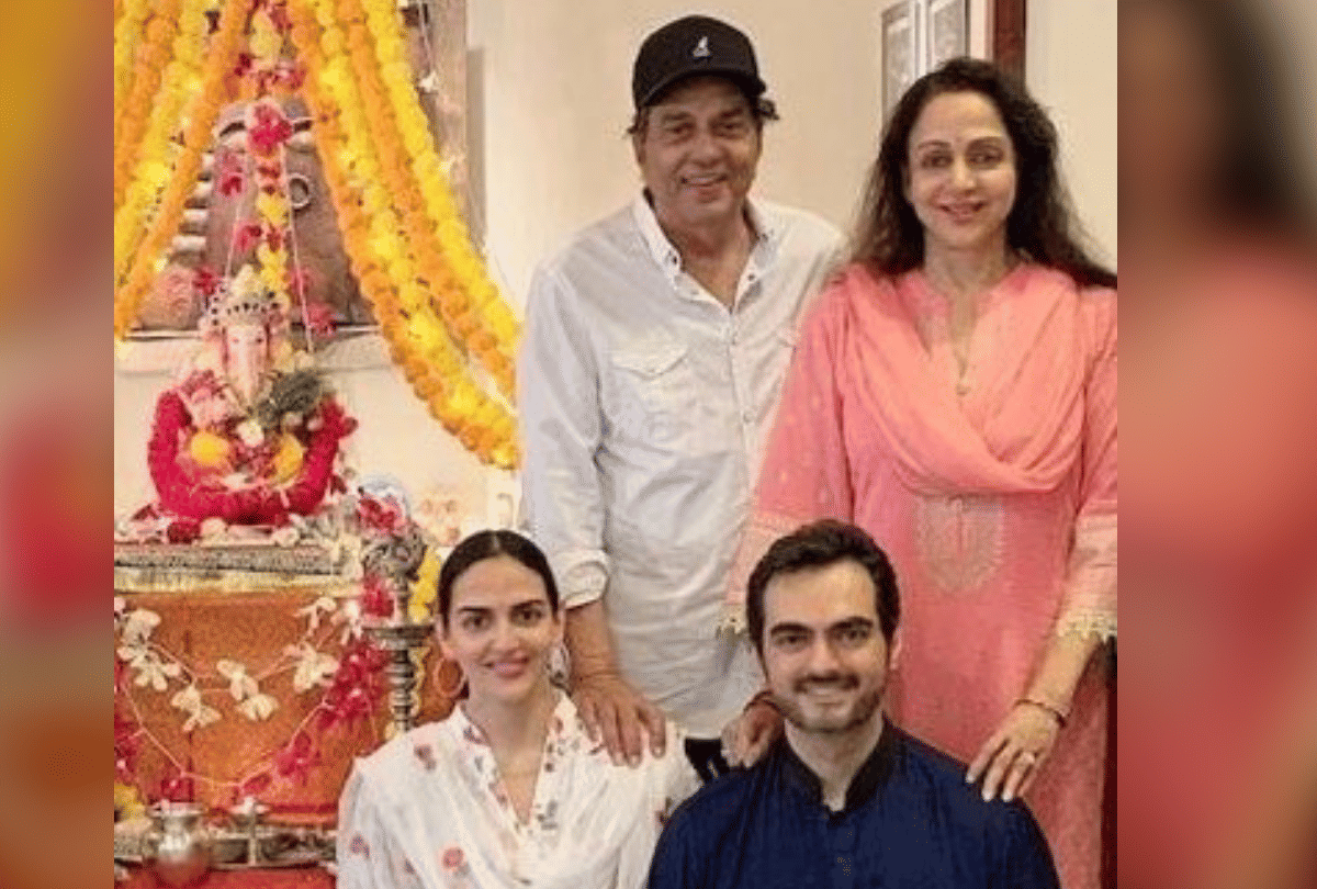 Ganpati Visarjan 2020 Hema Malini and family bid adieu to Bappa Dharmendra and daughter Esha Deol also join