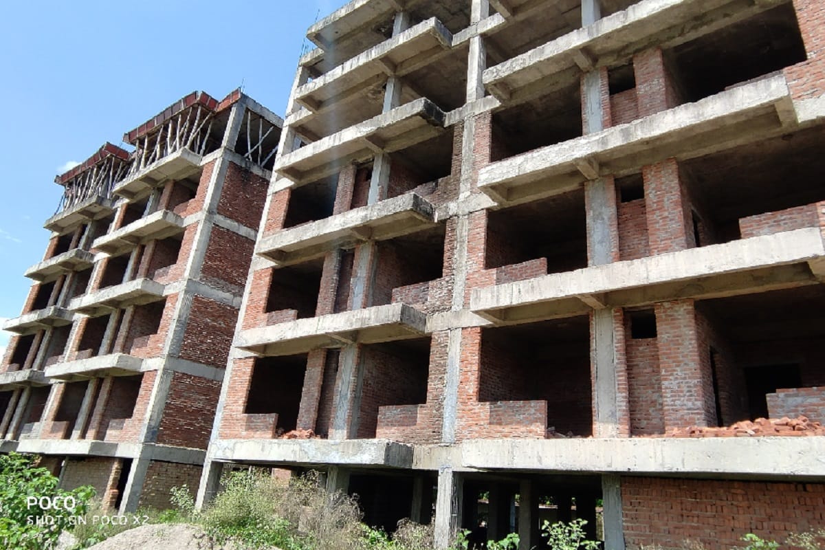 Many crores of flats are incomplete in Meerut of Uttar Pradesh