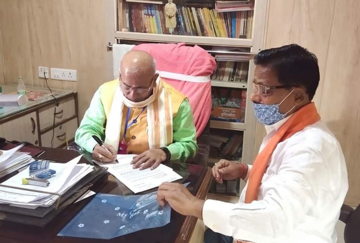 Gorakhpur Municipal MLA Dr Radha Mohan Das Agarwal responded to show cause notice
