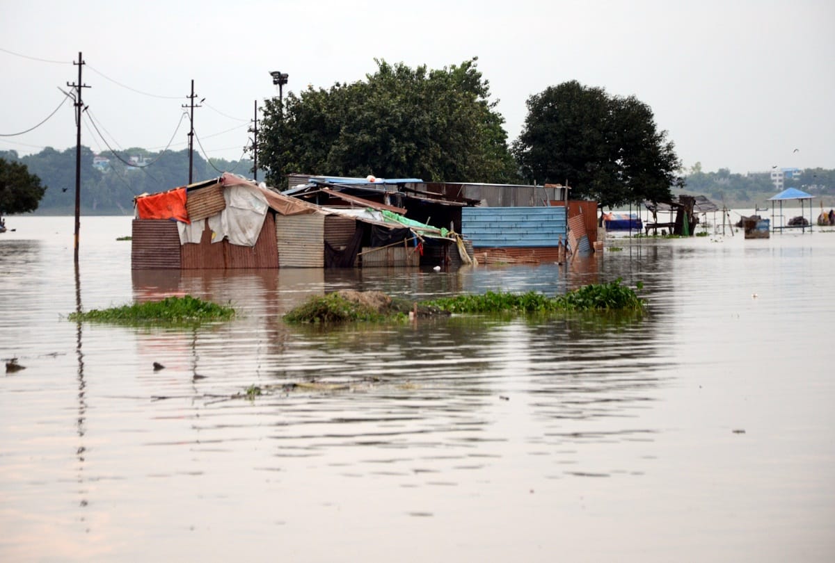 Prayagraj floods inhabited by flooded areas, lying park of Hanuman Mandir