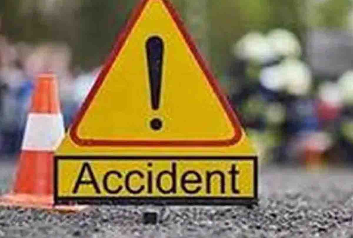 two brothers died in road accident in ghatampur