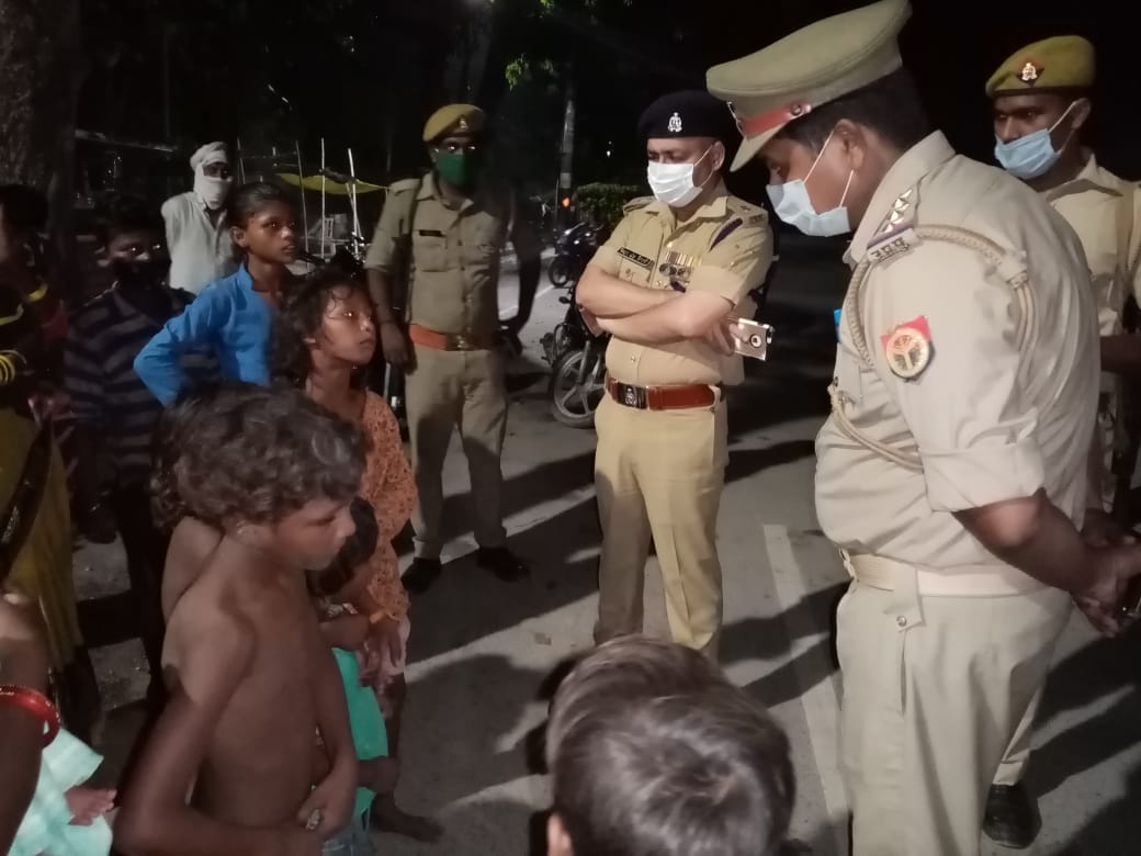 Varanasi: E-rickshaw driver was taking away four children to sell on the pretext of rotation