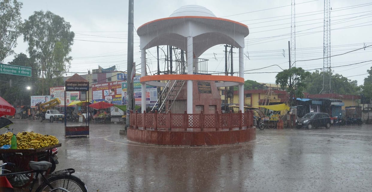Pratapgarh: Rimjhim spray with Purva winds, relieving heat