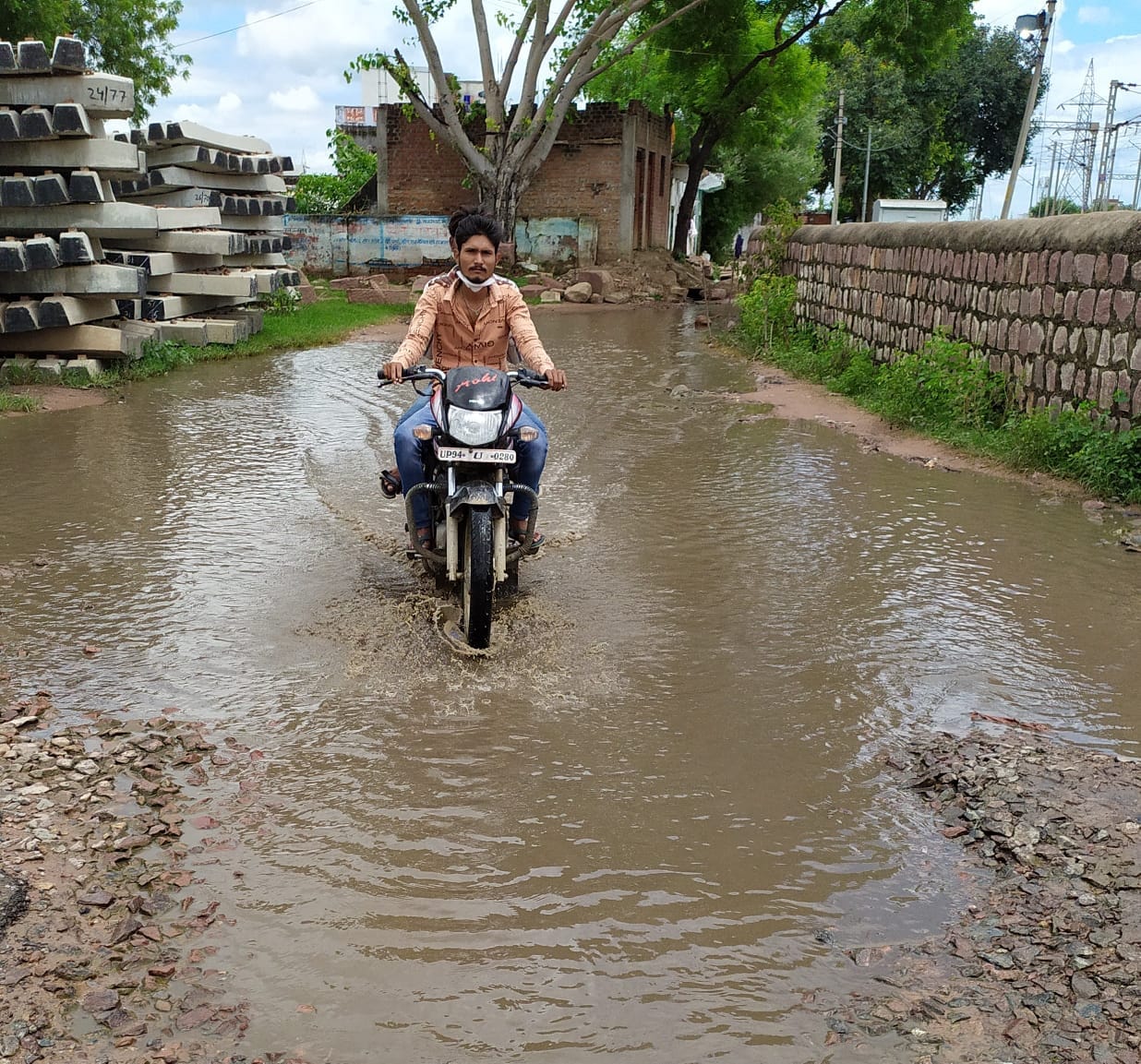 water lobbing at nehru nager