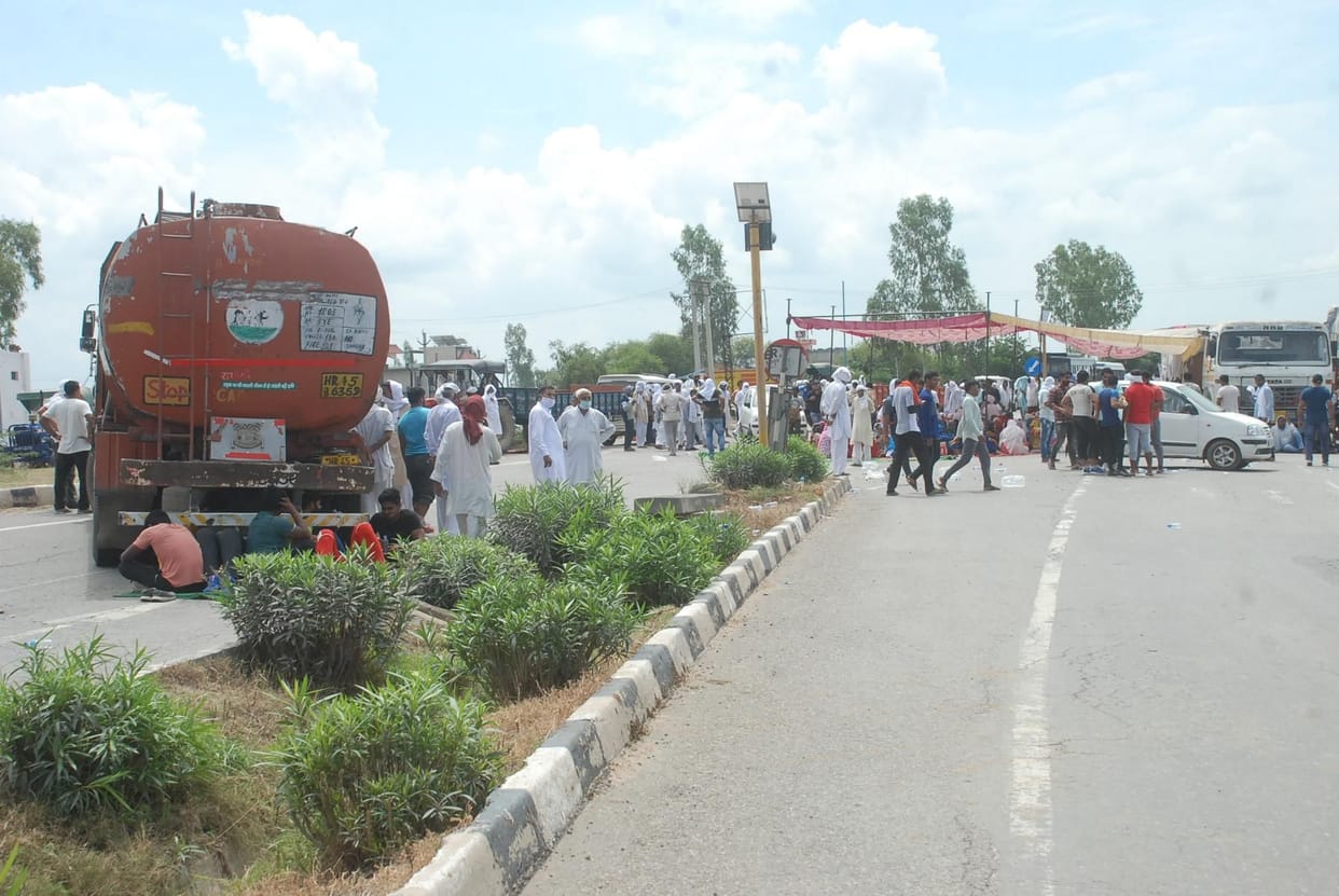dead body found, bank officer, jam, police, jhajjar
