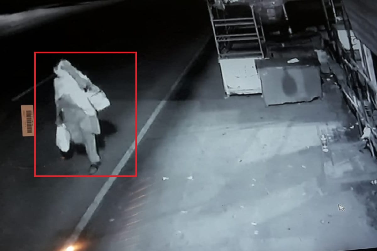 Bijnor News: 95 thousand rupees have been stolen from the shop