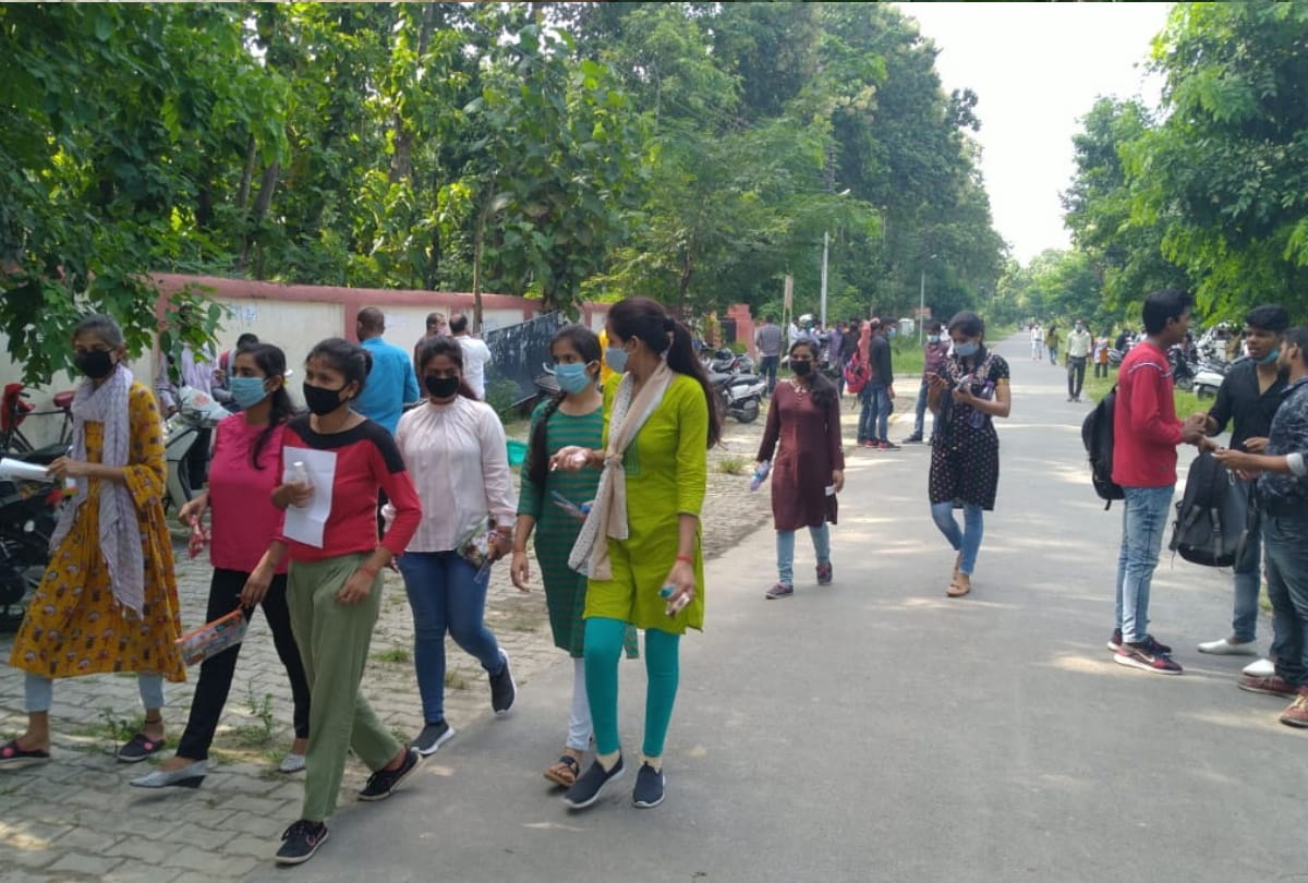 Gorakhpur University examinations started amidst social distancing