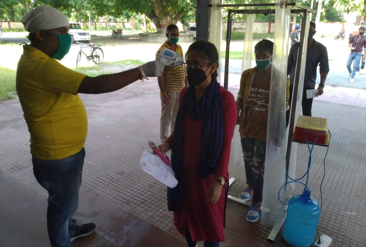 Gorakhpur University examinations started amidst social distancing