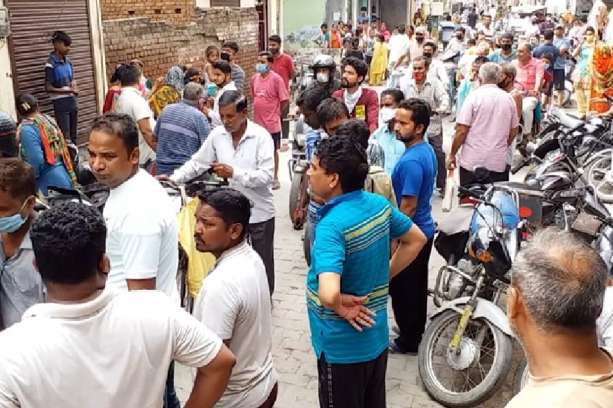 UP: Woman dies of electric current  while cleaning house roof in saharanpur District