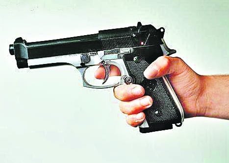 Stoning and firing in Ahiyapur, two injured