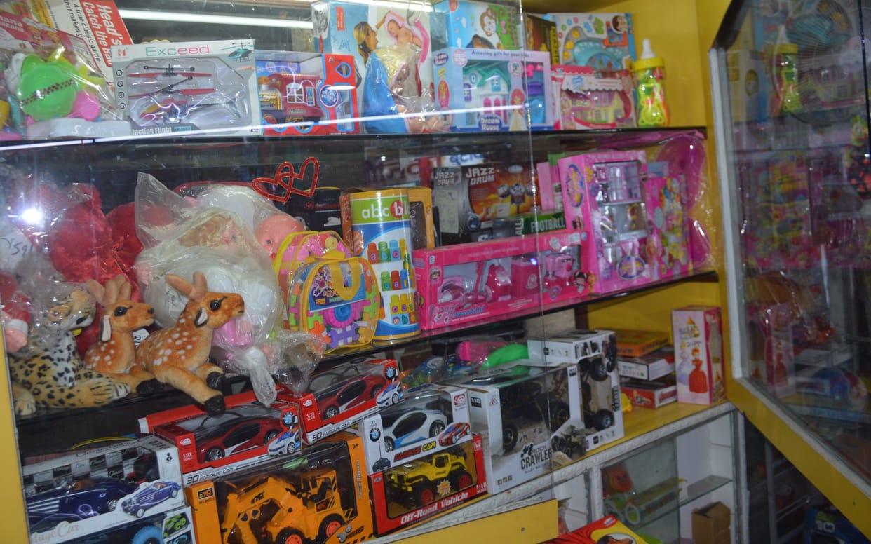 Hathras: If toys are made in the country market then prices will also be lower