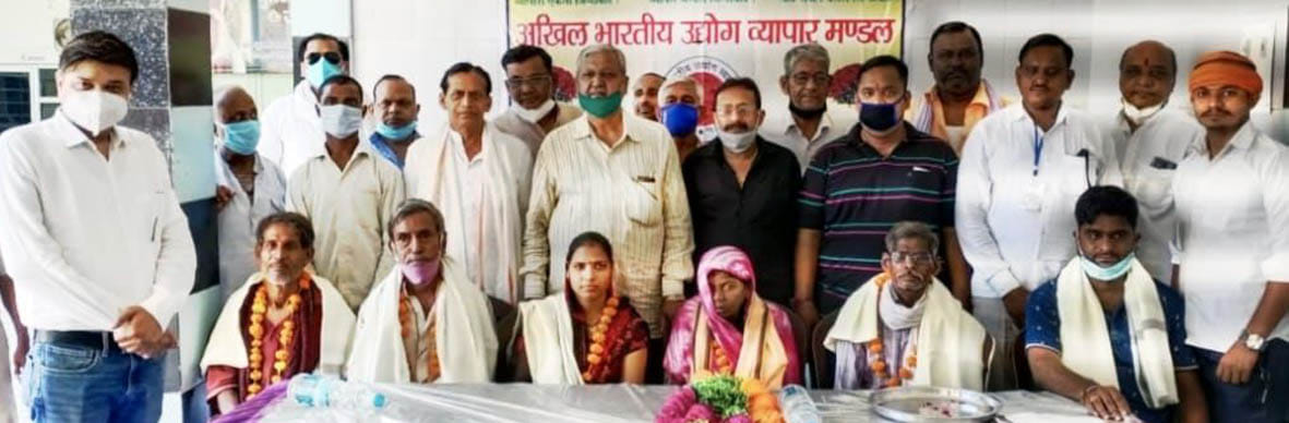 Foundation Day celebrated by honoring small businessmen