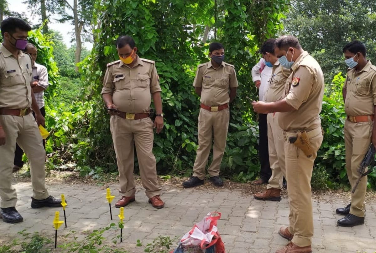 People ran away leaving woman funeral pyre after Seeing police in Kushinagar