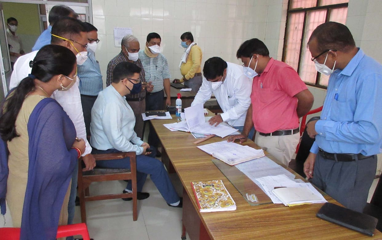 Pratapgarh: DSO and CDPO found missing in DM's surprise inspection