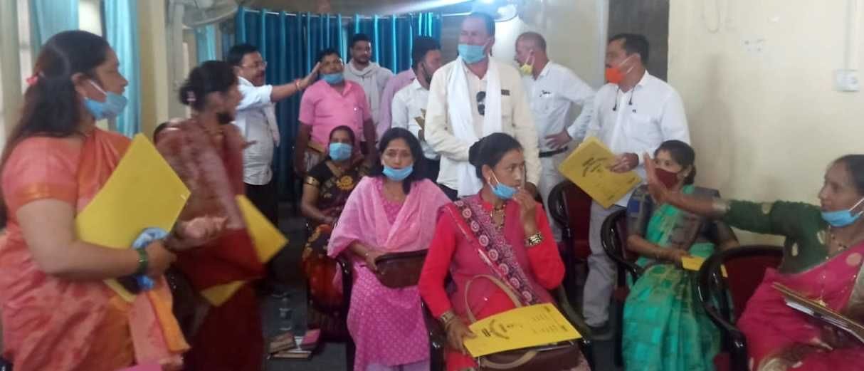Uproar in district panchayat meeting