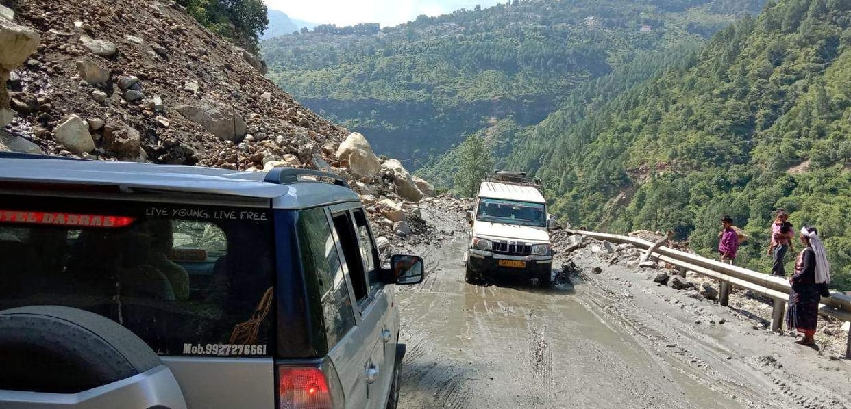 Oneway system implemented on Badrinath highway in Kshetrapal