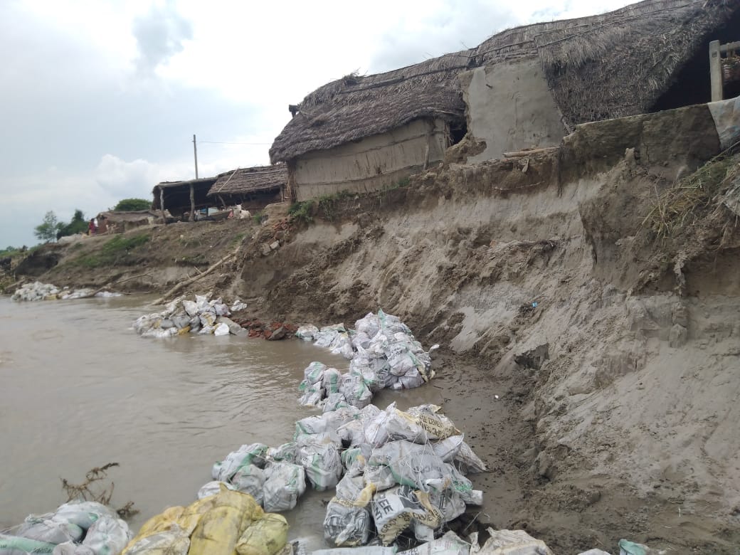 Two more houses of Bagaha village merge into the Ghaghra River