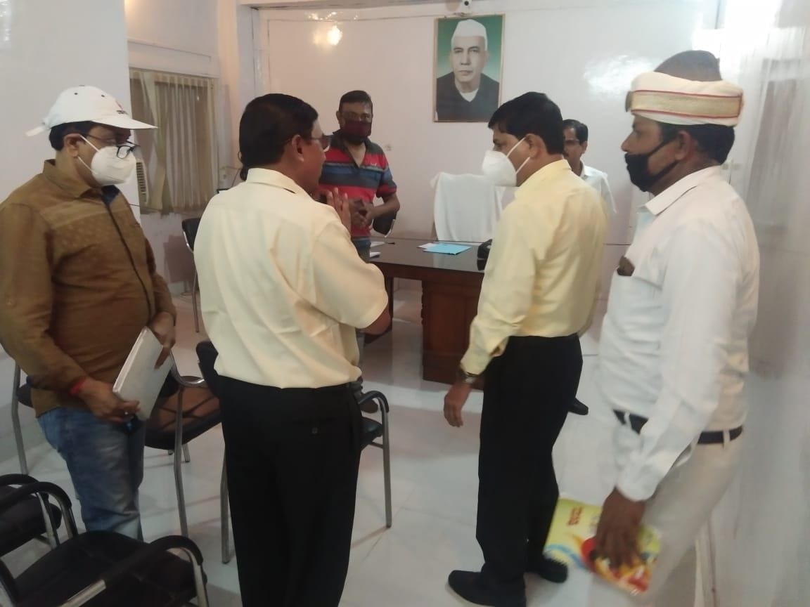 Hathras: Officers and employees found absent, stopped salary