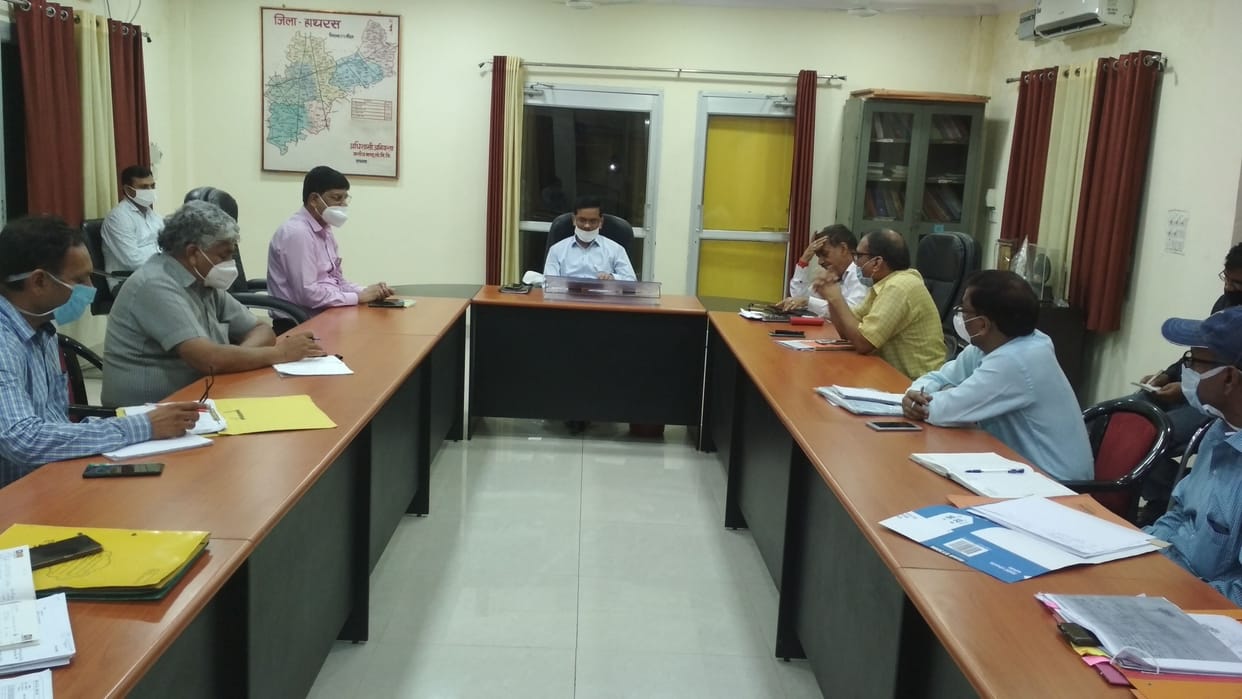 Hathras: District away from target in taking samples for corona examination