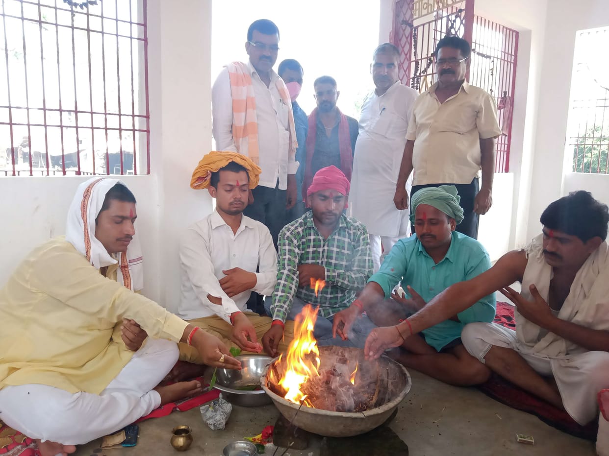 Havan worship for health benefits of former minister