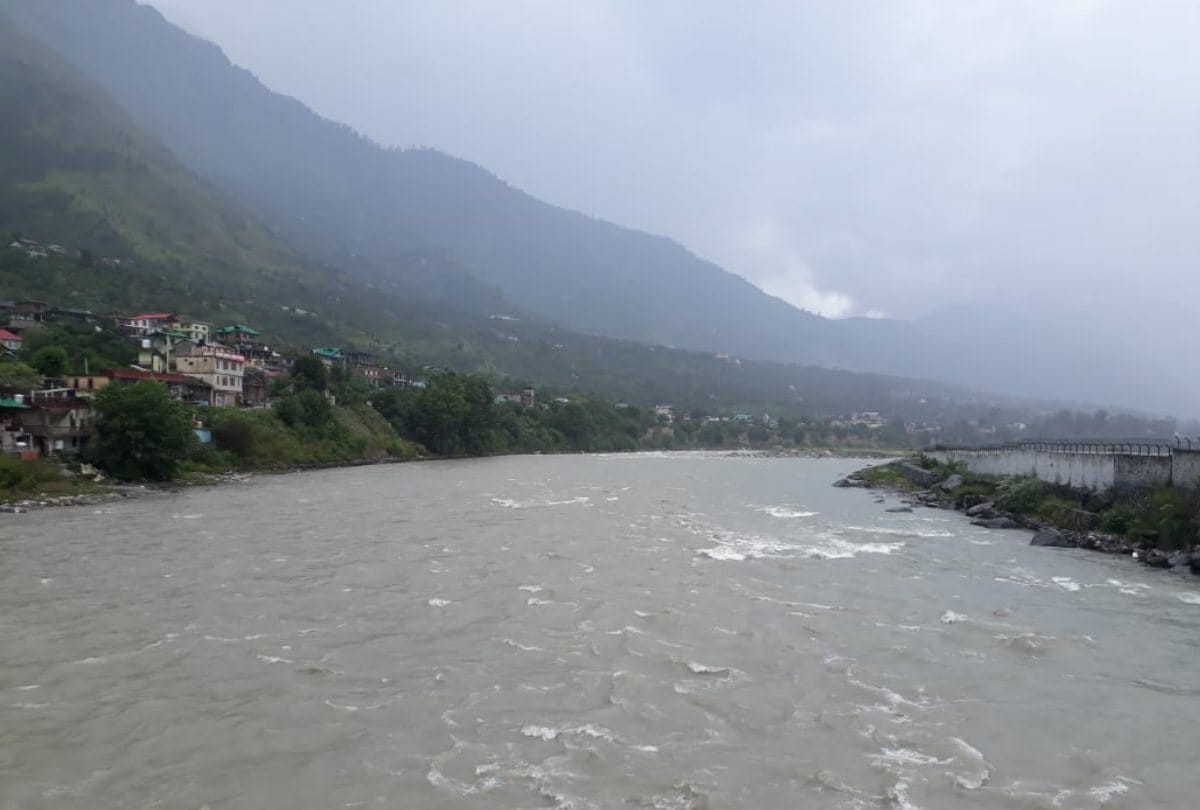 himachal weather update rain in kullu and snowfall in rohatng